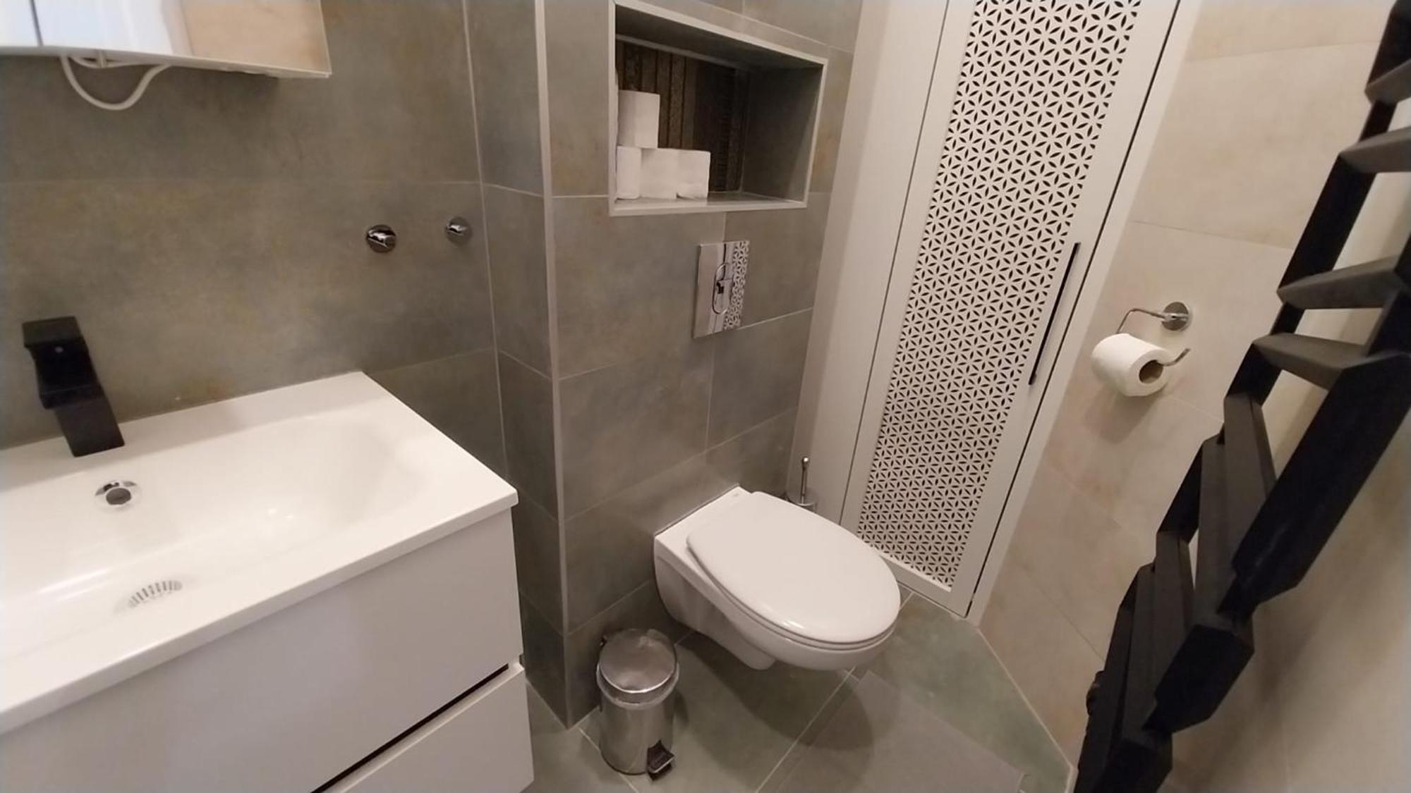 Szekely Apartment Near Deak Ferenc Square With Free Parking In Garage 부다페스트 외부 사진