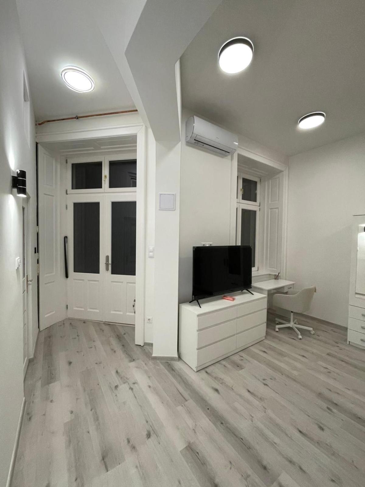 Szekely Apartment Near Deak Ferenc Square With Free Parking In Garage 부다페스트 외부 사진