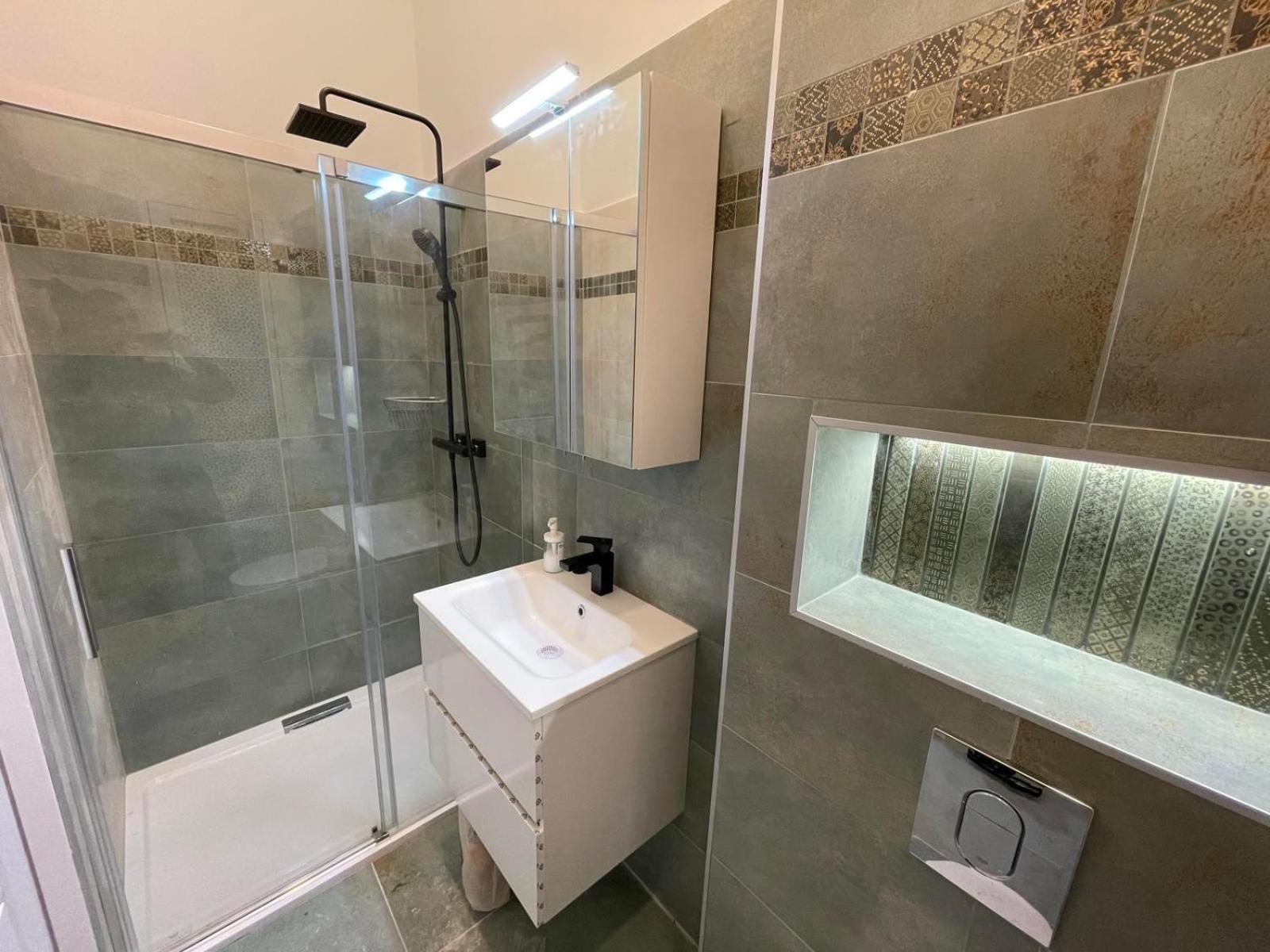 Szekely Apartment Near Deak Ferenc Square With Free Parking In Garage 부다페스트 외부 사진