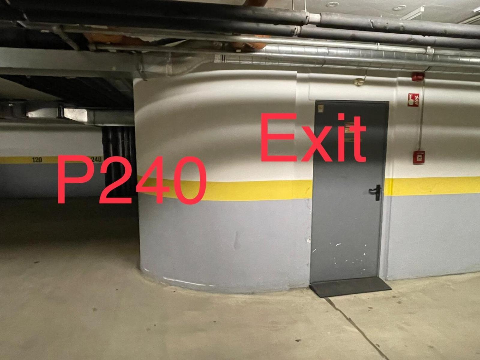 Szekely Apartment Near Deak Ferenc Square With Free Parking In Garage 부다페스트 외부 사진